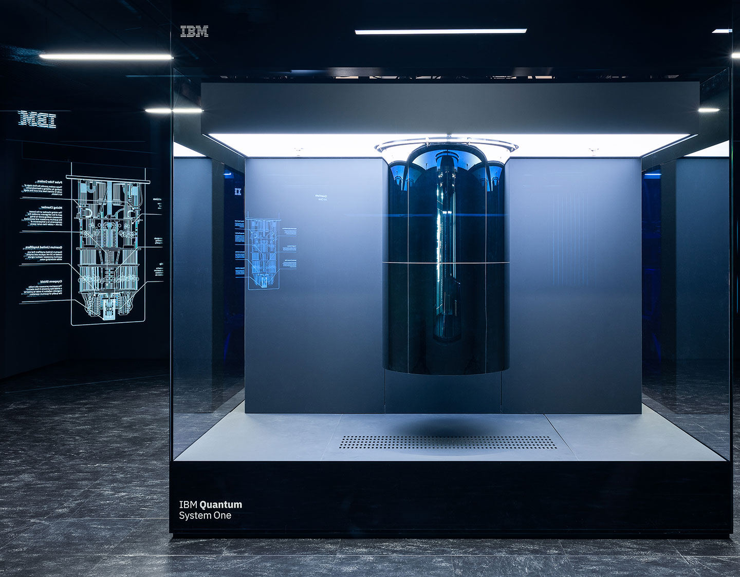 Der IBM Quantum System One in Ehningen ist der bisher leistungsstärkste Quantencomputer in Europa, an dem Industrie und Forschungsorganisationen jetzt unter deutschem Recht anwendungsbezogene Quantensoftware entwickeln, testen und ihre Kompetenzen ausbauen können.