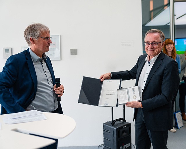 FraunhoferMedaille für Professor Wilhelm Bauer Fraunhofer IAO